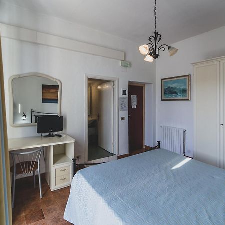 Hotel Alfiero Porto Santo Stefano  Rum bild