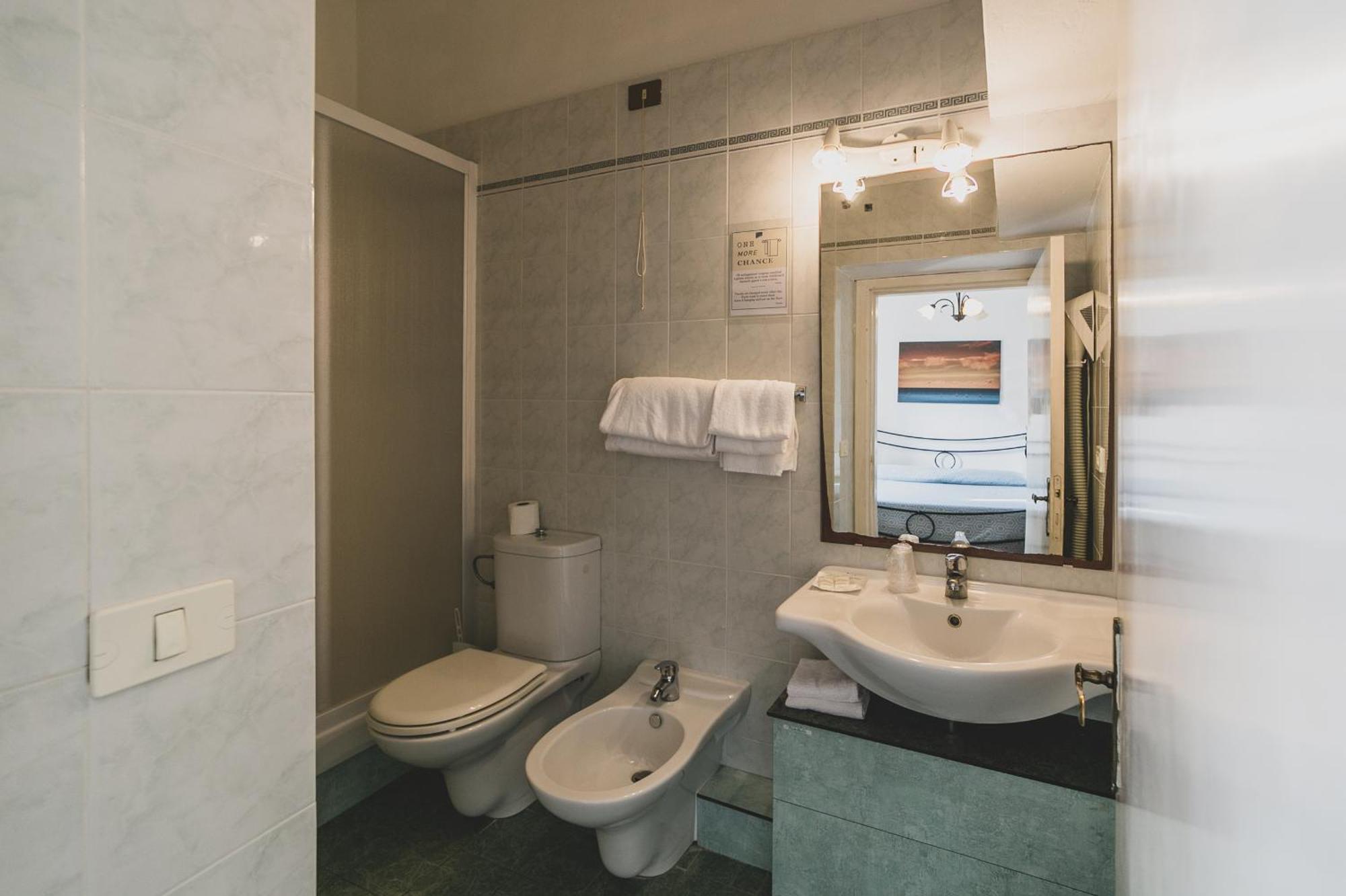 Hotel Alfiero Porto Santo Stefano  Rum bild