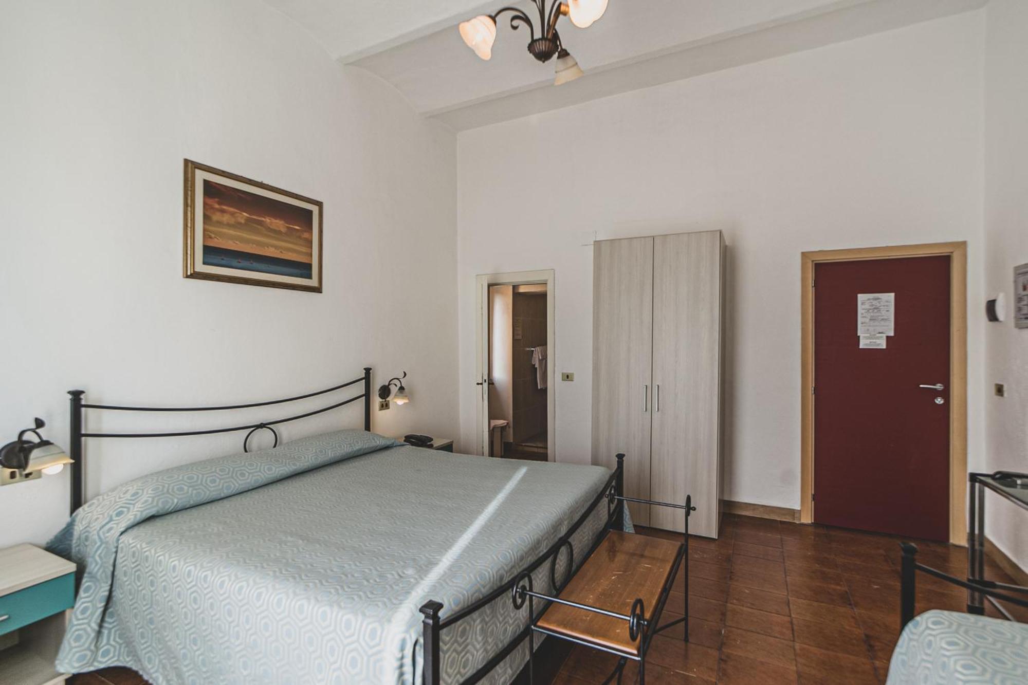 Hotel Alfiero Porto Santo Stefano  Rum bild