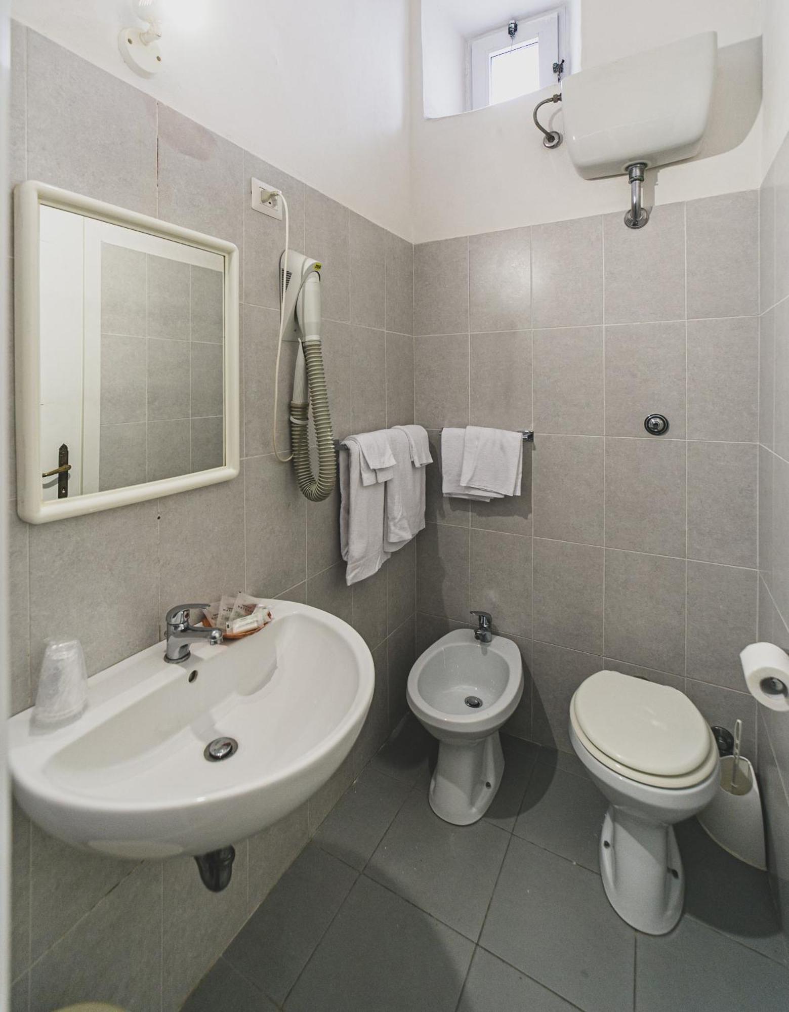 Hotel Alfiero Porto Santo Stefano  Rum bild