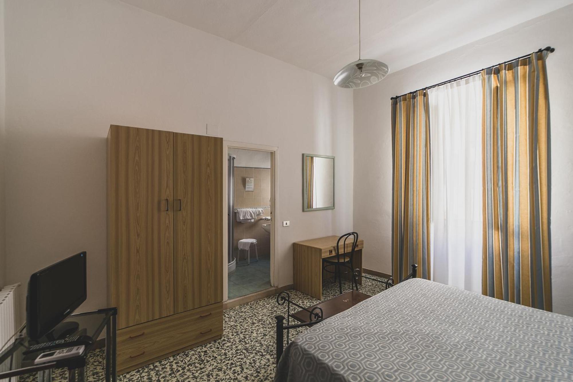 Hotel Alfiero Porto Santo Stefano  Rum bild